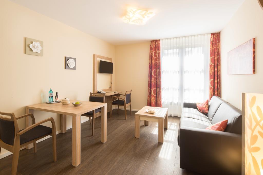 Gda Hotel Am Schlosspark Бад-Гомбург-фор-дер-Гее Екстер'єр фото