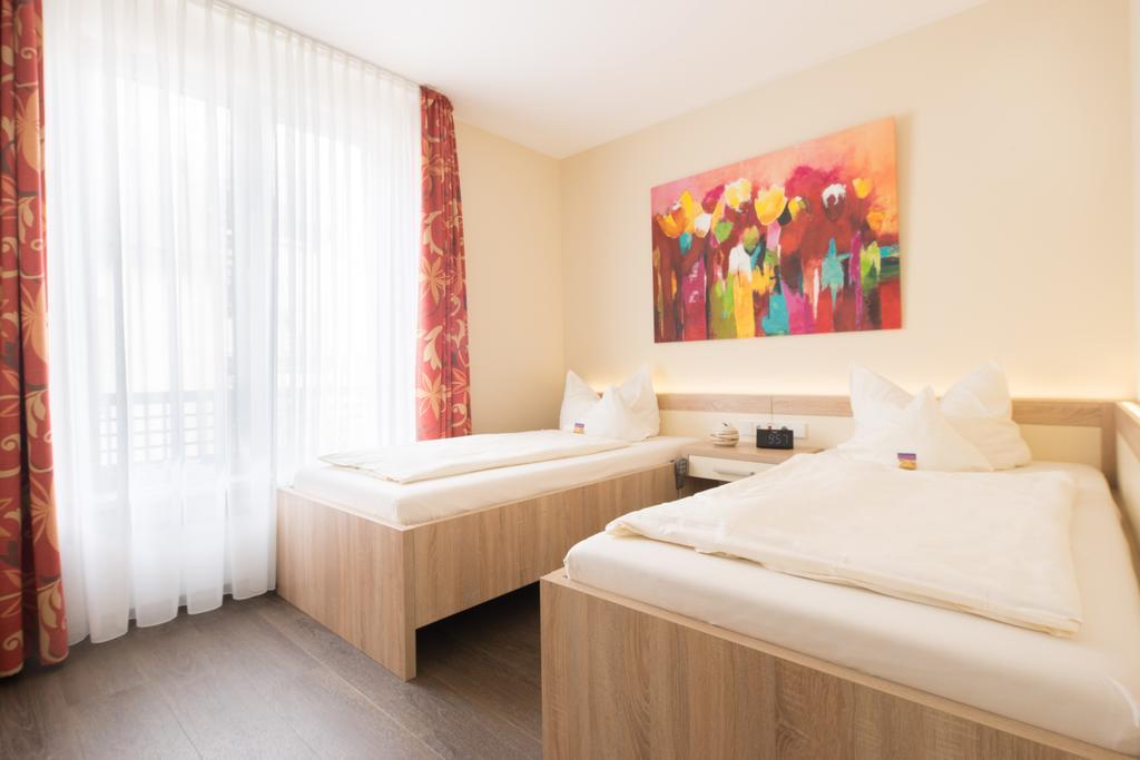 Gda Hotel Am Schlosspark Бад-Гомбург-фор-дер-Гее Екстер'єр фото