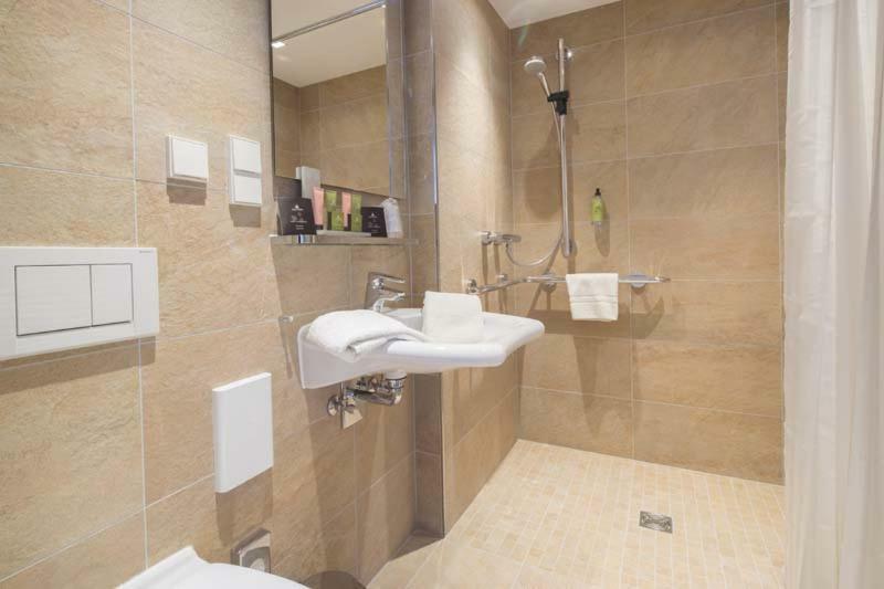 Gda Hotel Am Schlosspark Бад-Гомбург-фор-дер-Гее Екстер'єр фото